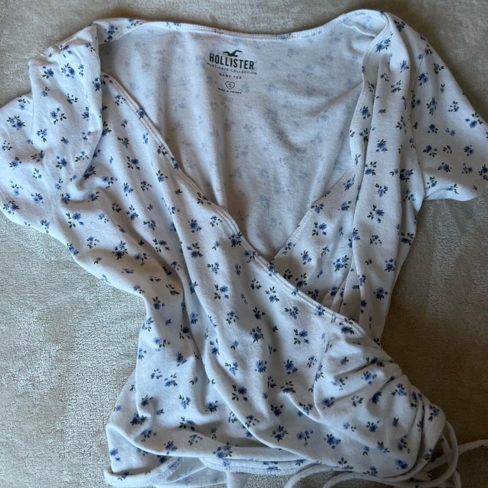 Hollister Floral Top 💓